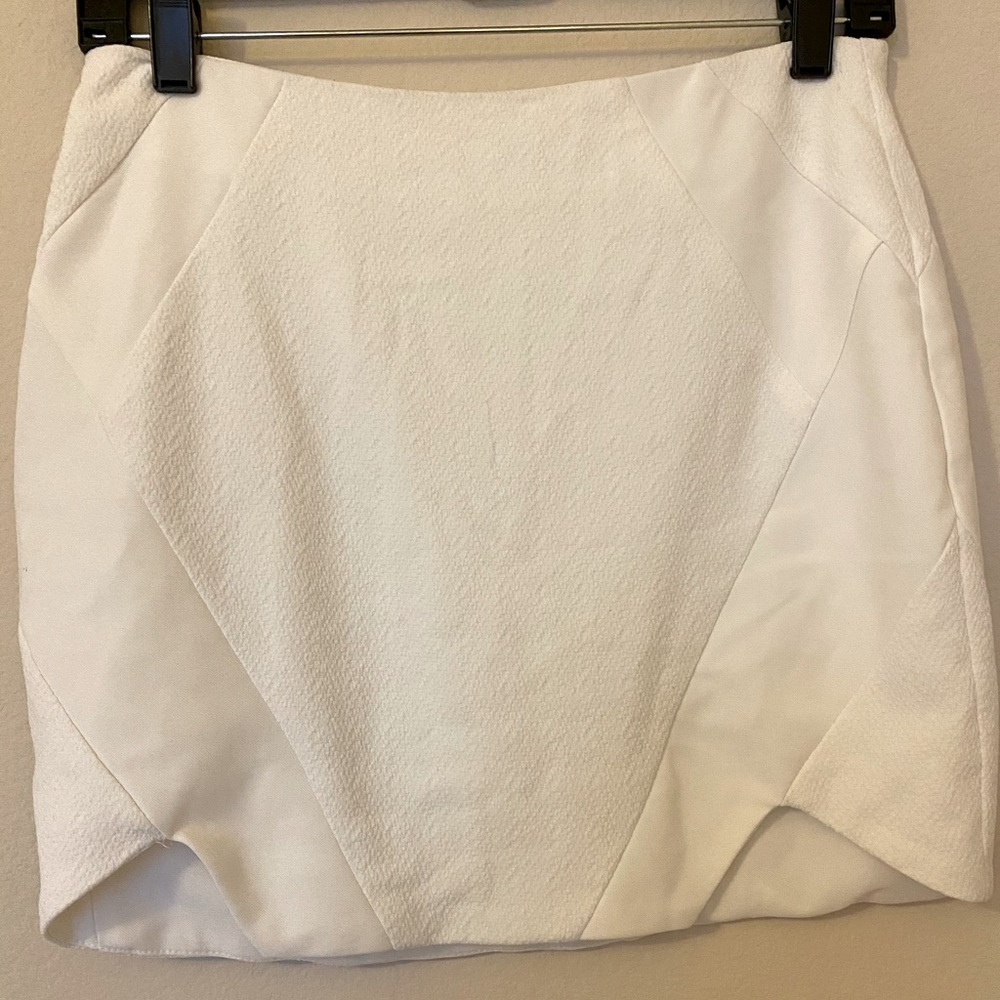 Foreign exchange skirt